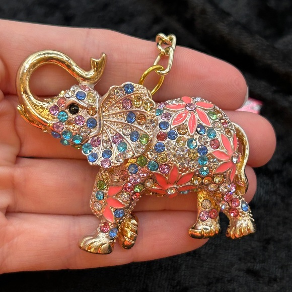 Betsey Johnson Pastel Floral Elephant Key Chain - Picture 4 of 4